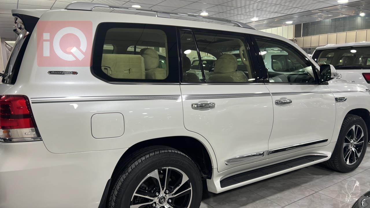 تويوتا لاندكروزر